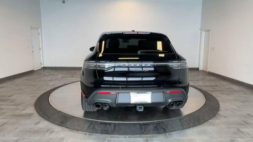 Jet Black Metallic 2022 Porsche Macan Macan