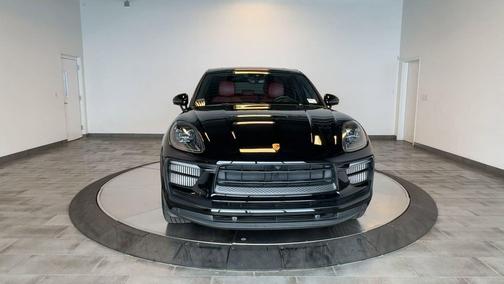 Jet Black Metallic 2022 Porsche Macan Macan