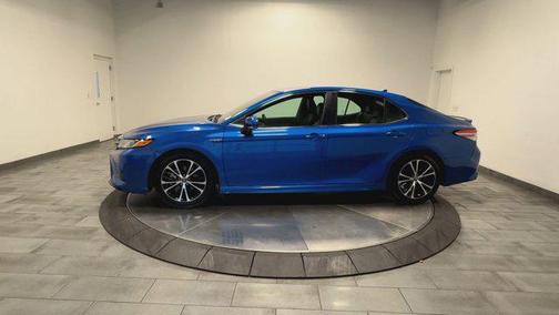 2019 Toyota Camry Hybrid SE