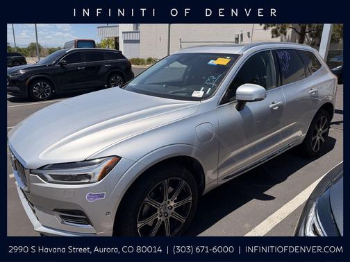 Bright Silver Metallic 2019 Volvo XC60 Recharge Plug-In Hybrid T8 Inscription