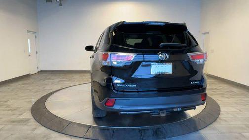 Attitude Black Metallic 2014 Toyota Highlander LE