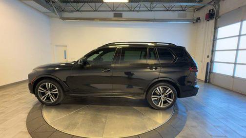 Black Sapphire Metallic 2023 BMW X7 xDrive40i