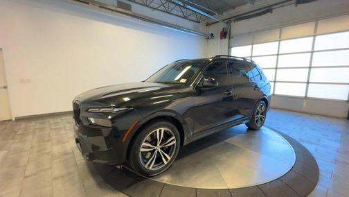 Black Sapphire Metallic 2023 BMW X7 xDrive40i