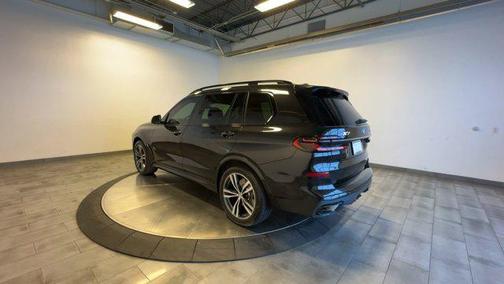 Black Sapphire Metallic 2023 BMW X7 xDrive40i