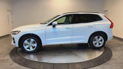 2022 Volvo XC60 B5 Momentum