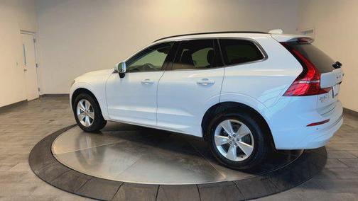 2022 Volvo XC60 B5 Momentum