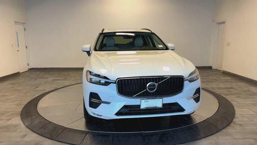 2022 Volvo XC60 B5 Momentum