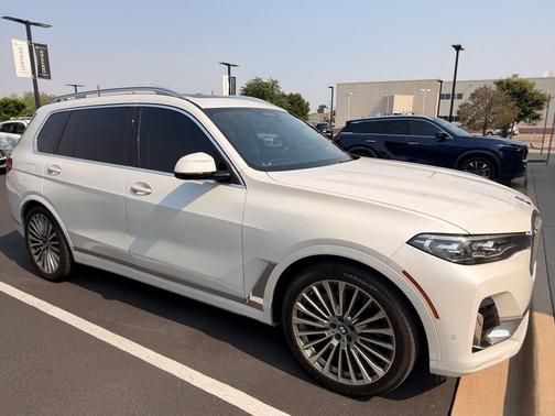 Mineral White Metallic 2020 BMW X7 xDrive40i