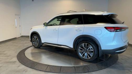 Radiant White 2026 INFINITI QX60 LUXE AWD