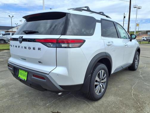 Everest White P 2026 Nissan Pathfinder SL