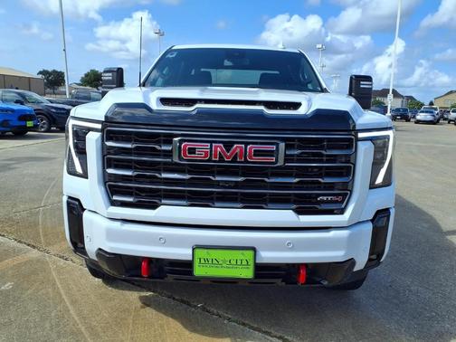 Summit White 2025 GMC Sierra 2500 AT4