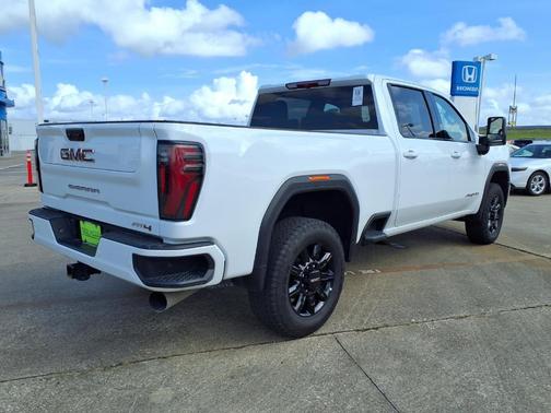 Summit White 2025 GMC Sierra 2500 AT4