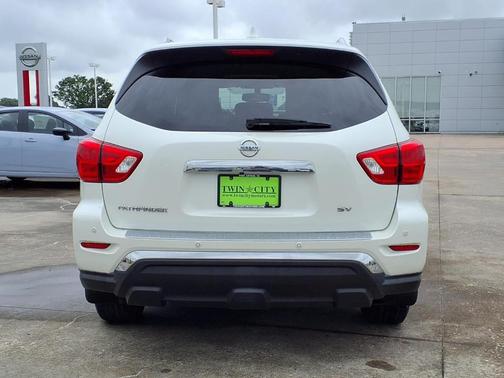 White 2020 Nissan Pathfinder SV