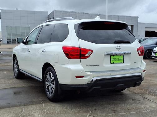 White 2020 Nissan Pathfinder SV