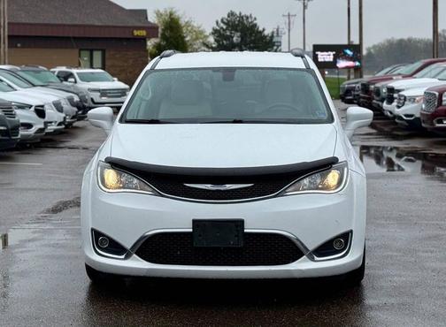 Bright White Clearcoat 2017 Chrysler Pacifica Touring-L