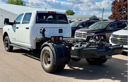 2023 RAM 3500 Tradesman Crew Cab 4x4 8' Box