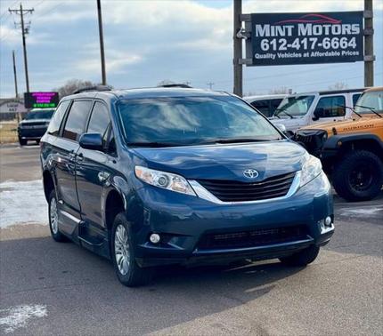 2017 Toyota Sienna XLE
