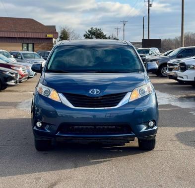 2017 Toyota Sienna XLE