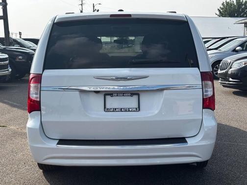 2016 Chrysler Town & Country Touring