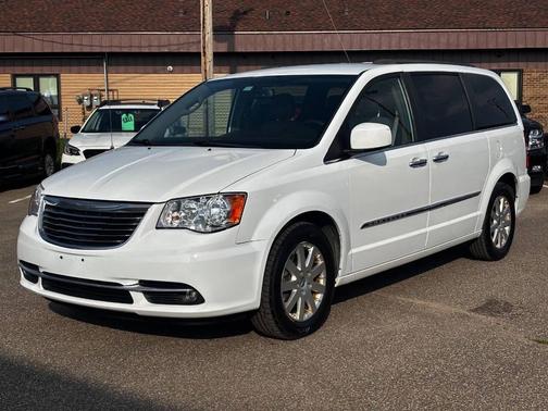 2016 Chrysler Town & Country Touring