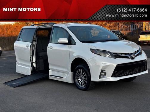 2020 Toyota Sienna XLE