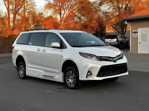 2020 Toyota Sienna XLE
