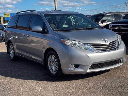 2017 Toyota Sienna XLE