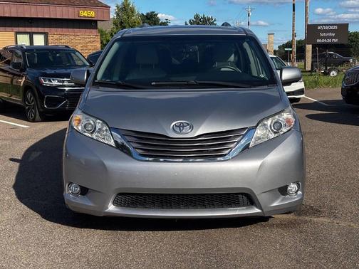 2017 Toyota Sienna XLE