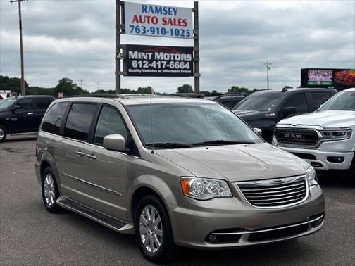 2016 Chrysler Town & Country Touring