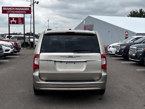 2016 Chrysler Town & Country Touring
