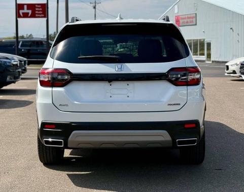 Platinum White Pearl 2023 Honda Pilot Touring 8-Passenger