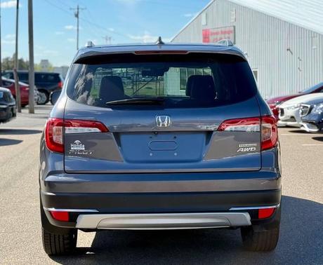 Platinum White Pearl 2023 Honda Pilot Touring 8-Passenger