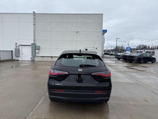 Crystal Black Pearl 2024 Honda HR-V LX
