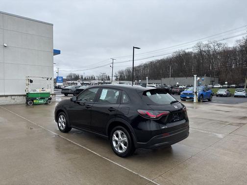 Crystal Black Pearl 2024 Honda HR-V LX