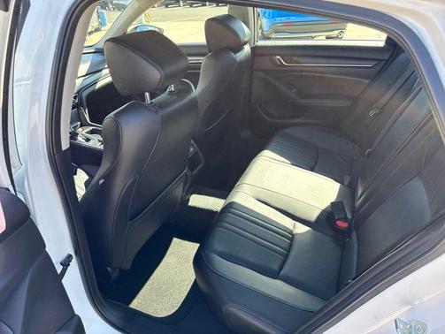 Platinum White Pearl 2022 Honda Accord Sport SE 1.5T