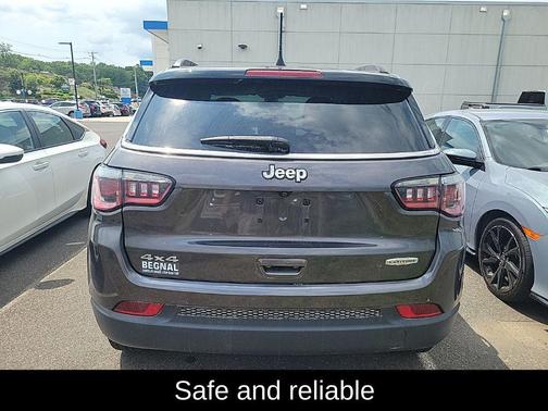 Granite Crystal Metallic Clearcoat 2020 Jeep Compass Latitude