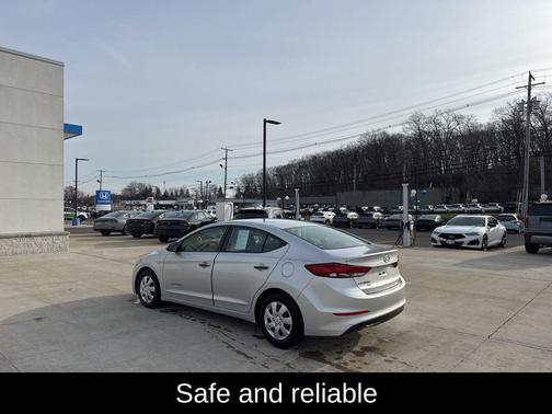 2018 Hyundai ELANTRA SE