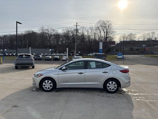 2018 Hyundai ELANTRA SE