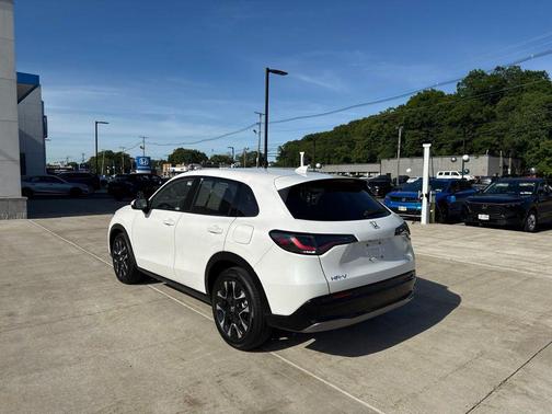 Platinum White Pearl 2026 Honda HR-V EX-L