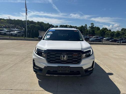 Platinum White Pearl 2023 Honda Passport AWD TrailSport