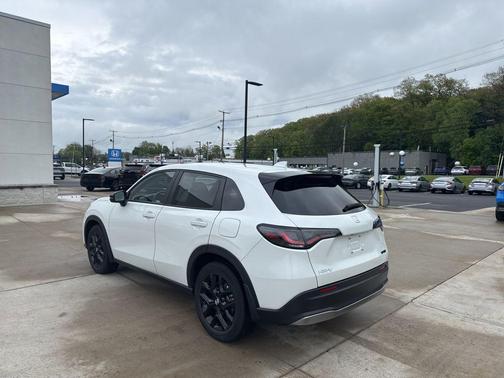 Platinum White Pearl 2024 Honda HR-V AWD Sport