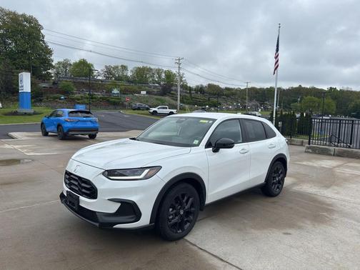 Platinum White Pearl 2024 Honda HR-V AWD Sport