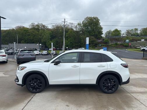 Platinum White Pearl 2024 Honda HR-V AWD Sport