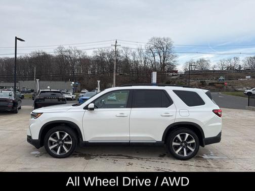 Platinum White Pearl 2024 Honda Pilot Touring 8-Passenger