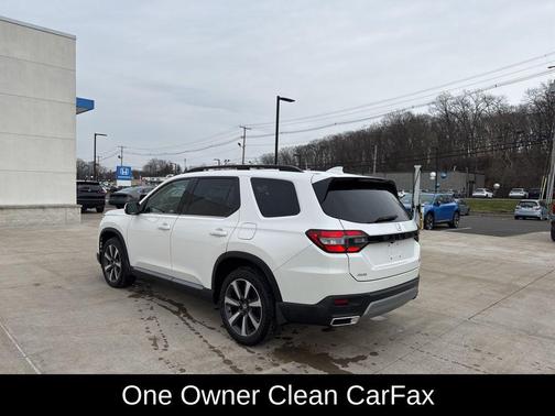Platinum White Pearl 2024 Honda Pilot Touring 8-Passenger