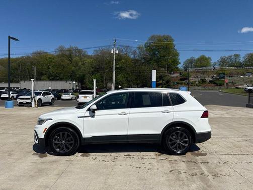 Oryx White Pearl 2022 Volkswagen Tiguan 2.0T SE 4MOTION