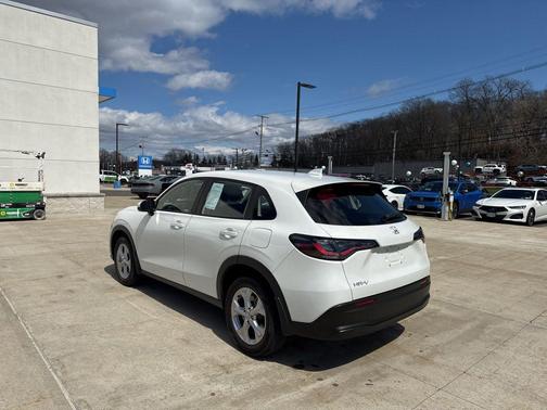 Platinum White Pearl 2024 Honda HR-V LX
