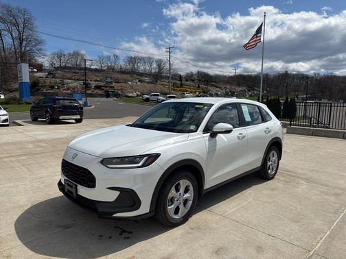 Platinum White Pearl 2024 Honda HR-V LX