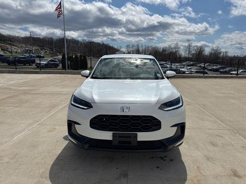 Platinum White Pearl 2024 Honda HR-V LX