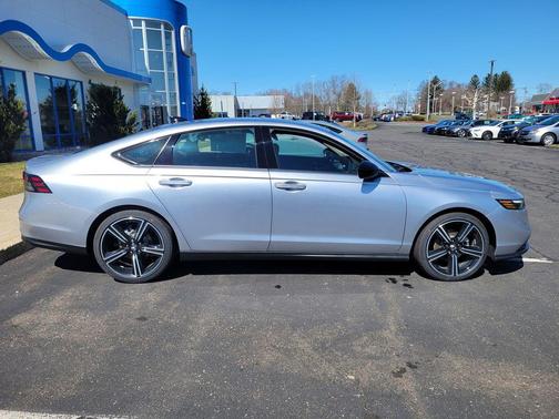 Solar Silver Metallic 2026 Honda Accord SE
